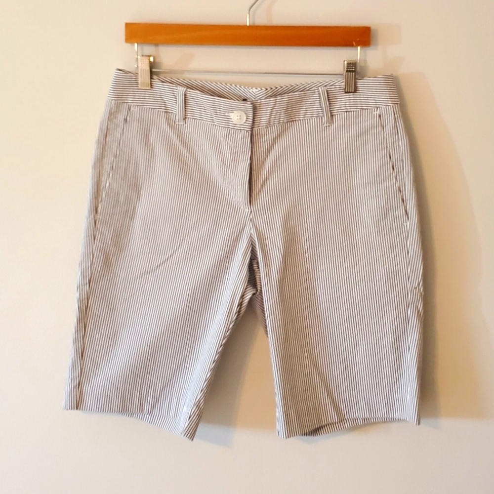 NWOT Ann Taylor Factory Seersucker Bermuda 10" Shorts Blue - Size 6